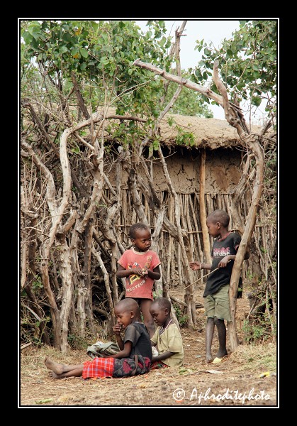 Les enfants semblent heureux dans leur univers